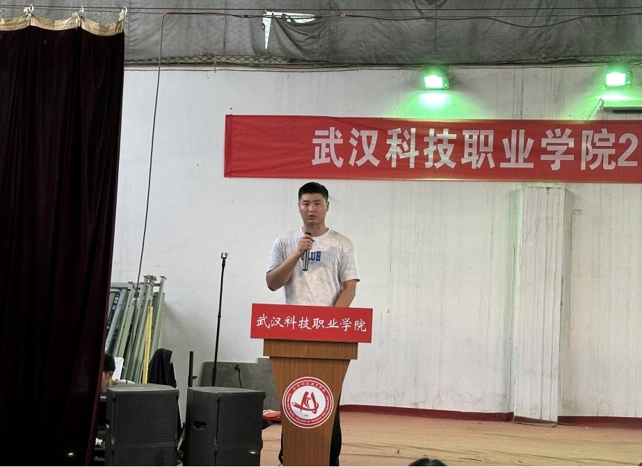 必赢官网举办2022-2023学年“五四”表彰大会暨文艺汇演 必赢官网举办2022-2023学年“五四”表彰大会暨文艺汇演