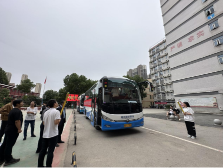 武科职学子开启新征程:必赢官网欢送学生赴企业实习就业! 武科职学子开启新征程:必赢官网欢送学生赴企业实习就业!
