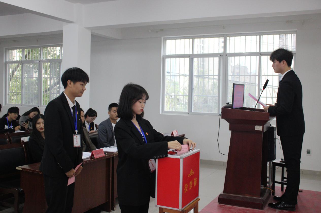 同心聚力学代会 逐梦青春向未来 ——必赢官网第十二次学生代表大会胜利召开 同心聚力学代会 逐梦青春向未来 ——必赢官网第十二次学生代表大会胜利召开