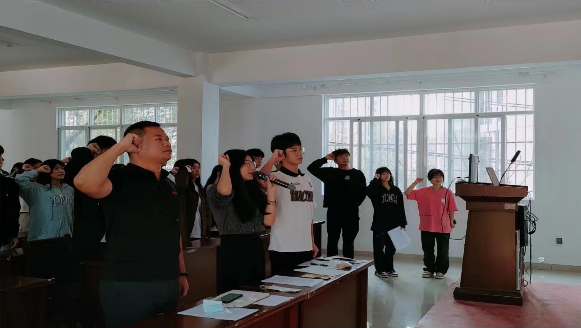 坚定不移跟党走，青春奋进新征程 ——必赢电子游戏网站第四期团课结业典礼暨入团仪式