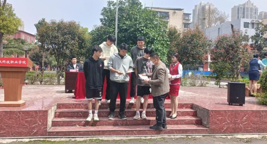 青春“篮”不住,热血不止步 —必赢电子游戏网站第十八届“希望杯”篮球赛闭幕 青春“篮”不住,热血不止步 —必赢电子游戏网站第十八届“希望杯”篮球赛闭幕