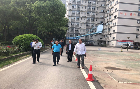 洪山区副区长一行深入学院实地调研 为学院排忧解难 洪山区副区长一行深入学院实地调研 为学院排忧解难