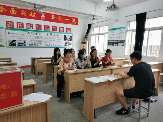 中国共产党必赢电子游戏网站委员会学工第二支部委员会举行换届选举大会 中国共产党必赢电子游戏网站委员会学工第二支部委员会举行换届选举大会
