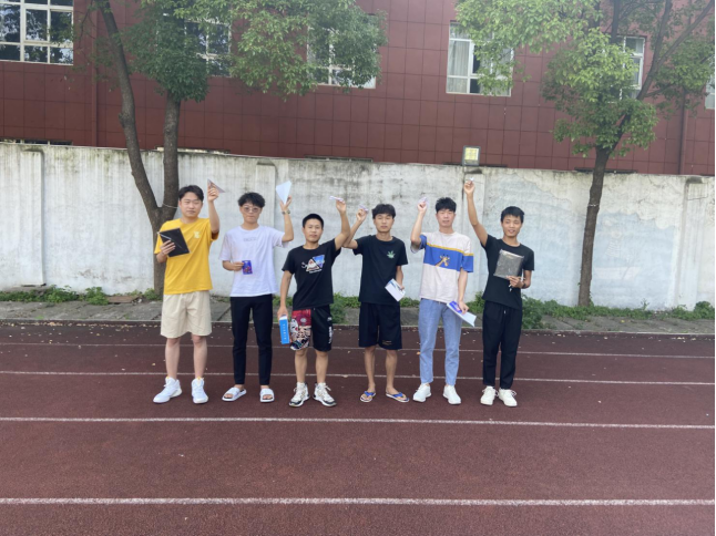 必赢电子游戏网站成功举办了第四届纸飞机比赛 必赢电子游戏网站成功举办了第四届纸飞机比赛