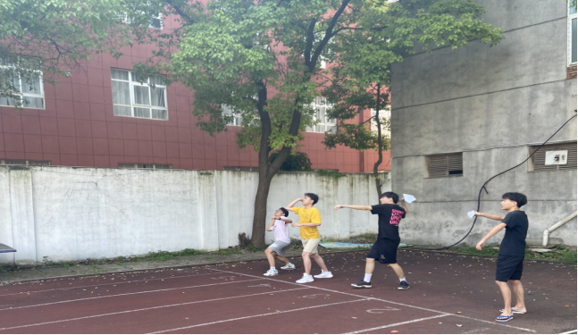 必赢电子游戏网站成功举办了第四届纸飞机比赛 必赢电子游戏网站成功举办了第四届纸飞机比赛