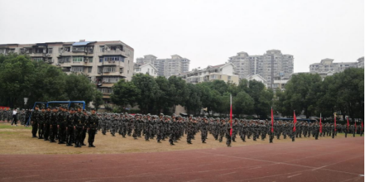 必赢官网2020级新生军训结营仪式暨开学典礼隆重举行 必赢官网2020级新生军训结营仪式暨开学典礼隆重举行