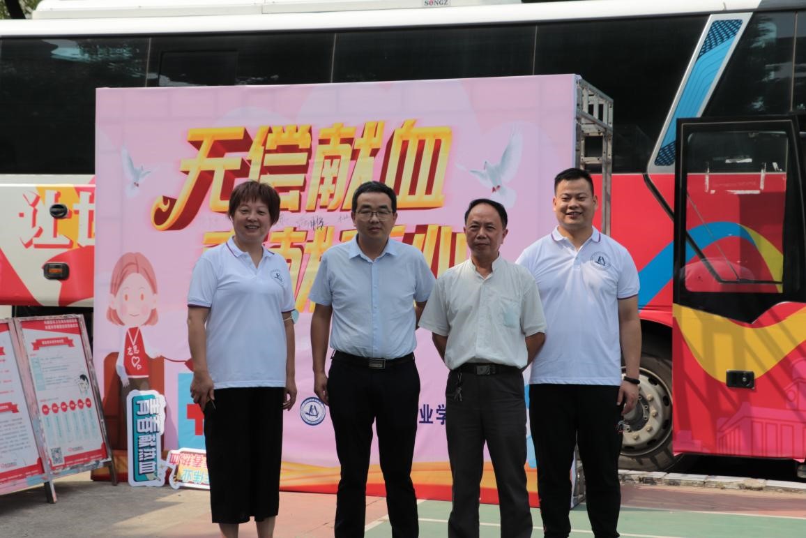 必赢官网组织百余名学生参加杨园街道 团体无偿献血活动 必赢官网组织百余名学生参加杨园街道 团体无偿献血活动