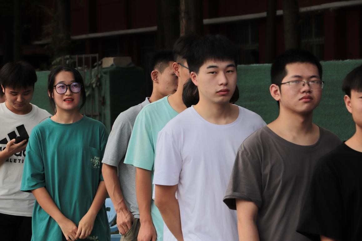 必赢官网组织百余名学生参加杨园街道 团体无偿献血活动 必赢官网组织百余名学生参加杨园街道 团体无偿献血活动